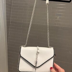 Elegant White Chain Strap Women's Bag
